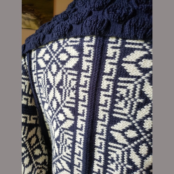 NWT Gorgeous Nordic style cardigan NWT - Picture 3 of 7